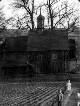 16.JPG - Stary, drewniany kościółek w Tłuczani