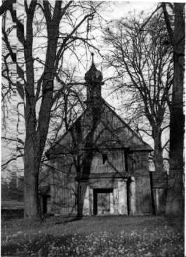 17.JPG - Stary, drewniany kościółek w Tłuczani