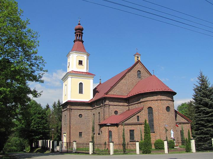 02.jpg - Współcześnie istniejący, wybudowany tuż po wojnie kościół